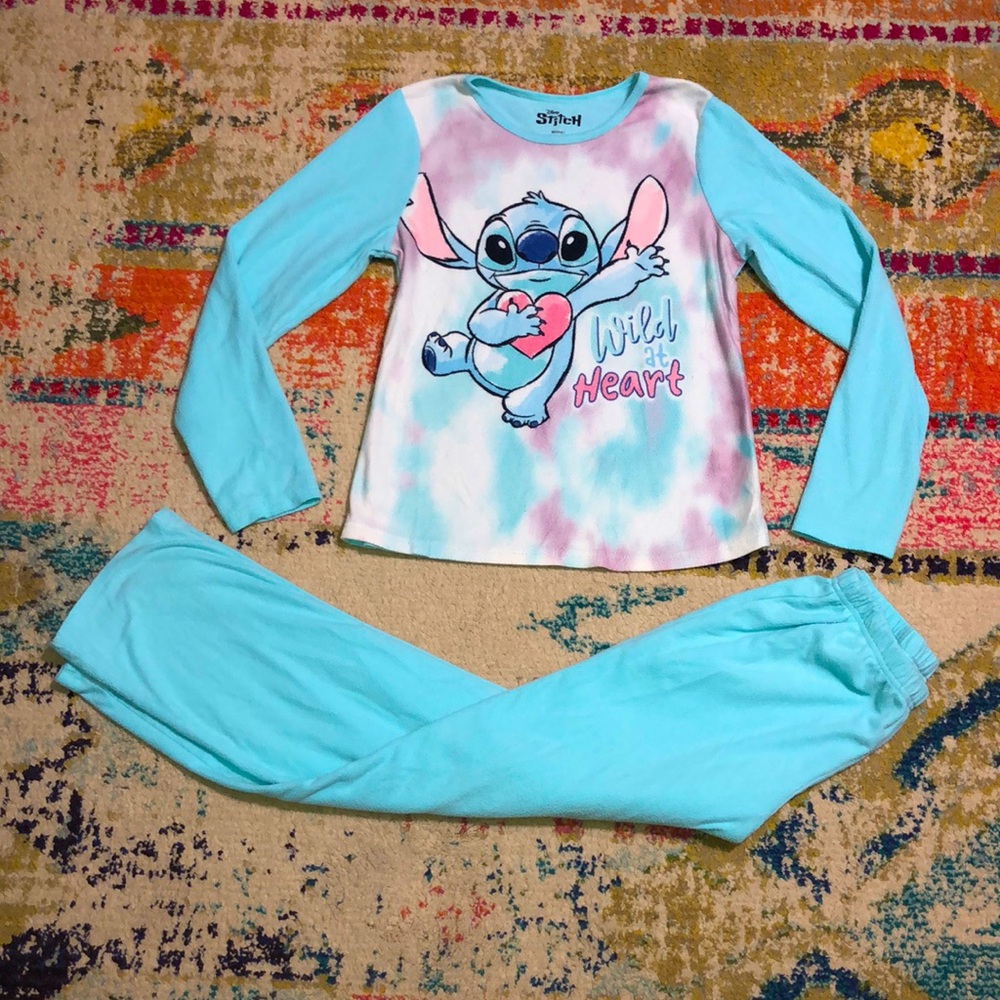 🧜🏼‍♀️3 for $15 listing!🧜🏼‍♀️ stitch pajamas